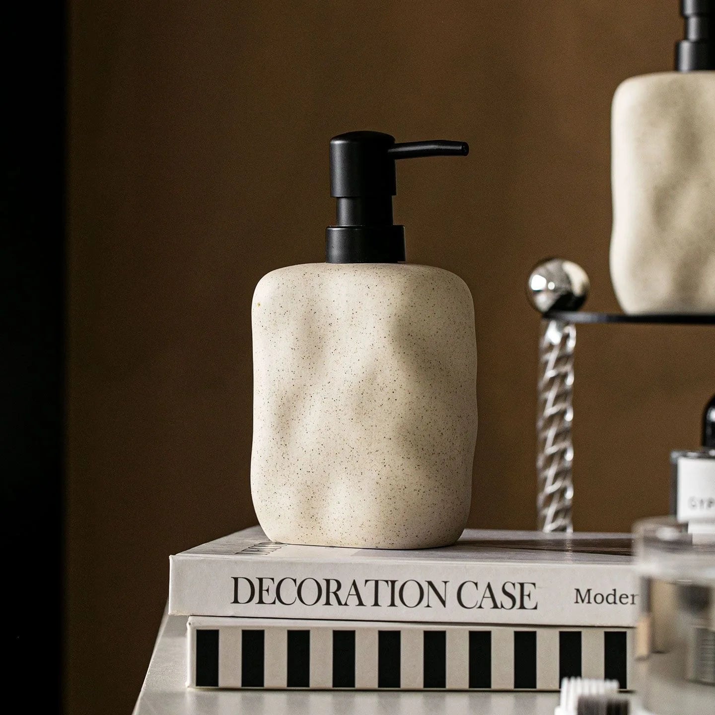 Wabi-sabi Ceramic Lotion Bottle 450ML Squeeze Bottle Soap Dispenser Shampoo Lotion Conditioner Bottle Bathroom Accessories