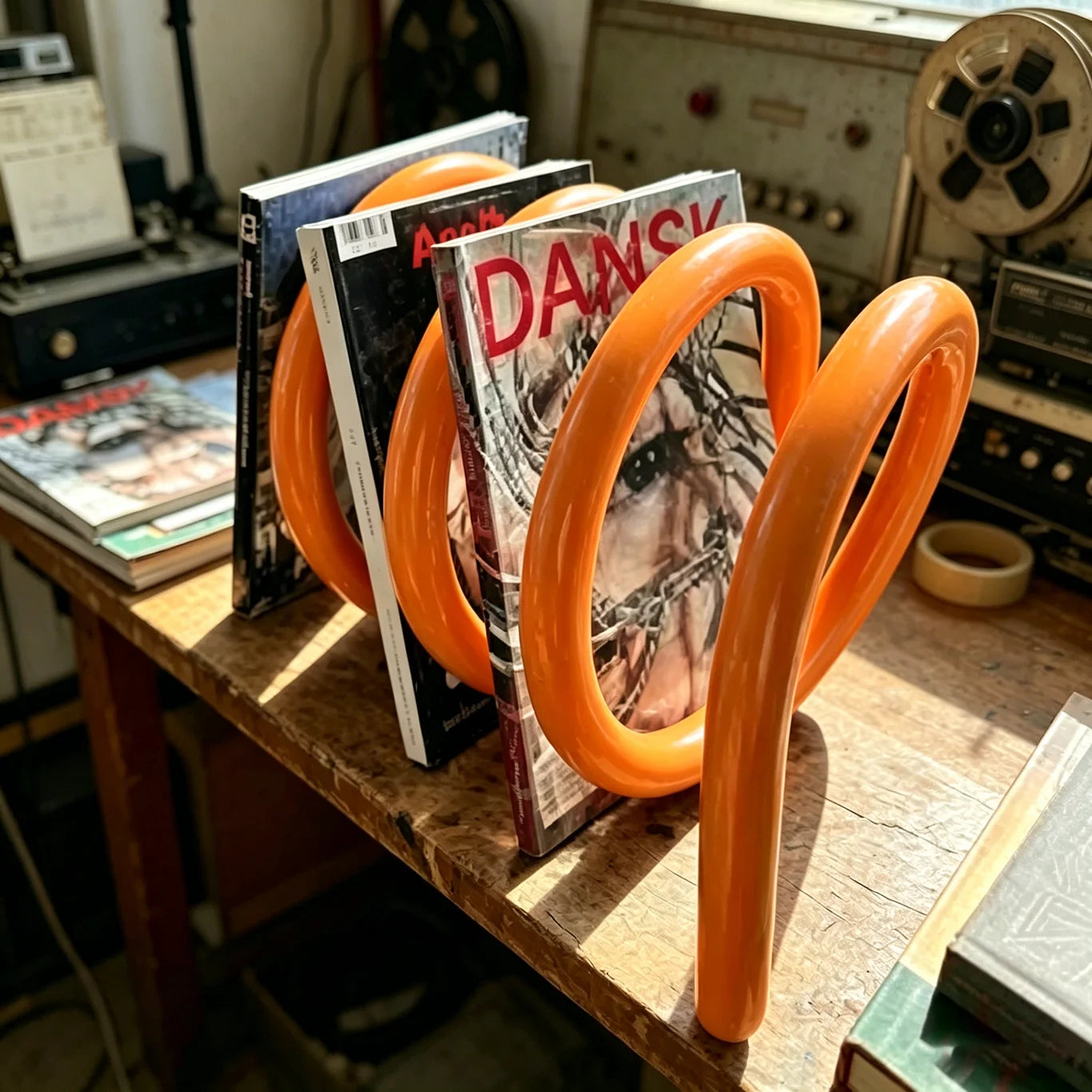 The Spiral – Rotating Metal Bookstand & Desktop File Organizer
