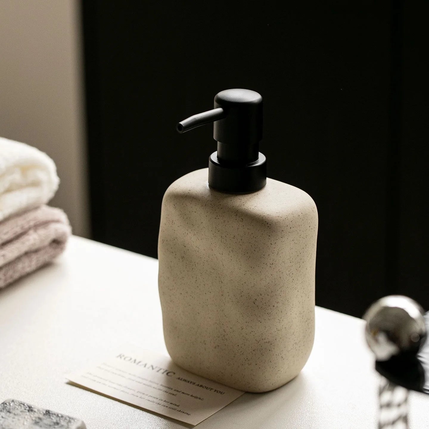 Wabi-sabi Ceramic Lotion Bottle 450ML Squeeze Bottle Soap Dispenser Shampoo Lotion Conditioner Bottle Bathroom Accessories