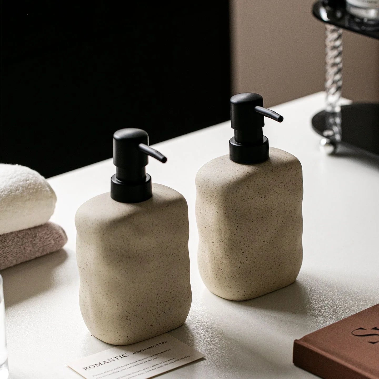 Wabi-sabi Ceramic Lotion Bottle 450ML Squeeze Bottle Soap Dispenser Shampoo Lotion Conditioner Bottle Bathroom Accessories